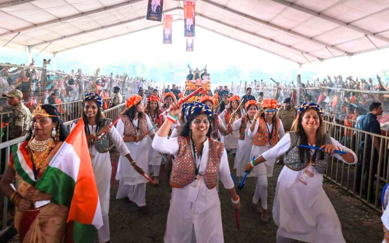 छत्तीसगढ़ की जनता ने ऐलान किया है, अब प्रदेश में परिवर्तन तय है, बिलासपुर में बोले पीएम मोदी छत्तीसगढ़ की जनता ने ऐलान किया है, अब प्रदेश में परिवर्तन तय है, बिलासपुर में बोले पीएम मोदी
