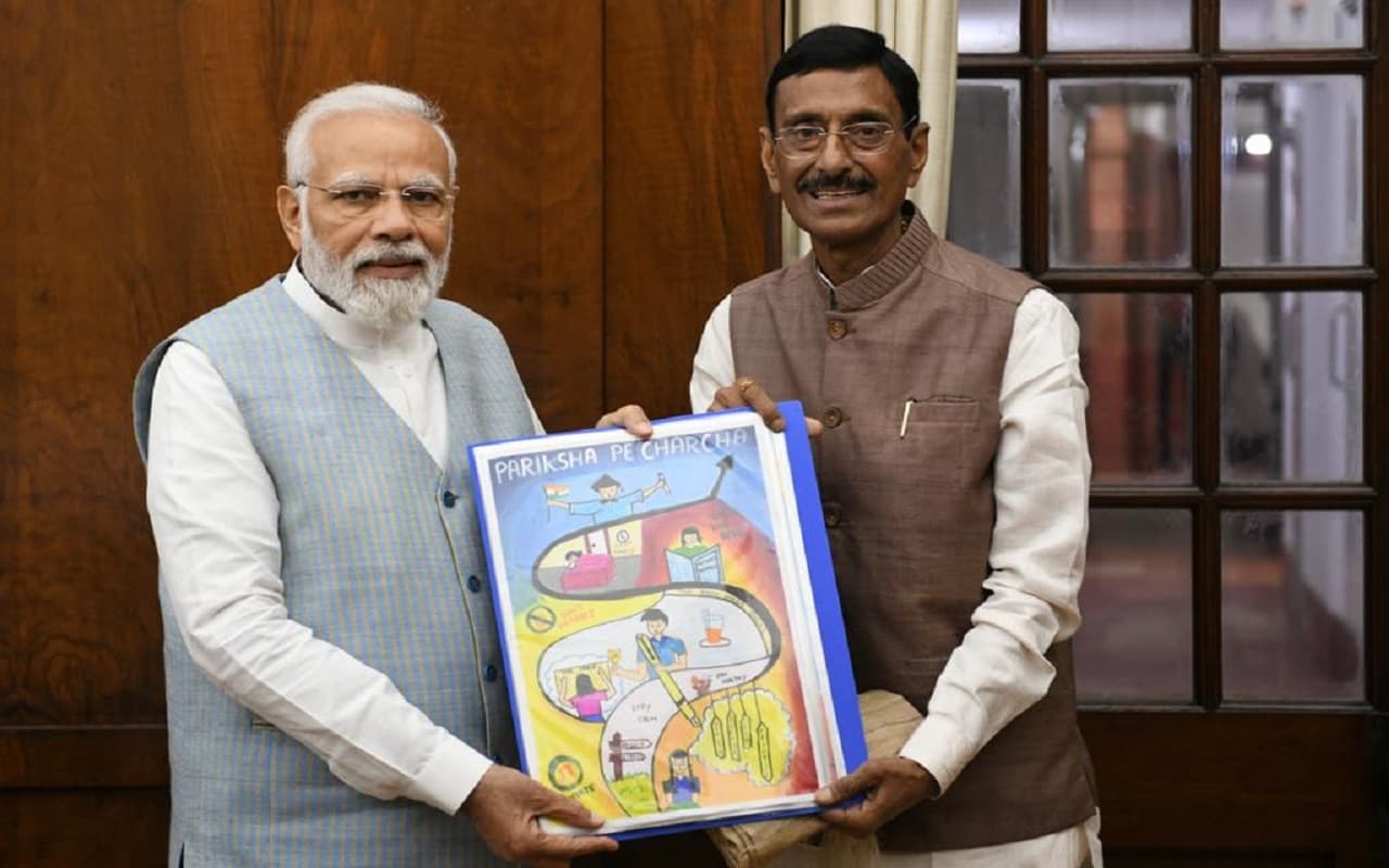 प्रधानमंत्री नरेंद्र मोदी से मिले सांसद संजय सेठ, सांसद खेल महोत्सव, टॉय बैंक व बुक बैंक की पीएम ने की सराहना