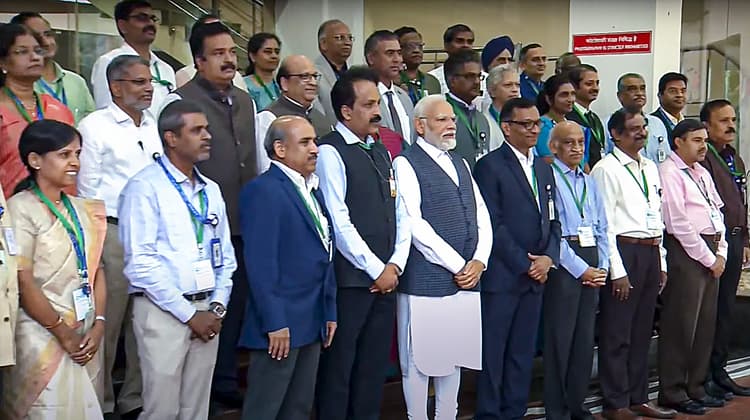 'रोवर प्रज्ञान मेरे लिए बच्चे की तरह', पीएम मोदी से मिलकर खुश हुए इसरो के वैज्ञानिक, जानें और क्या कहा