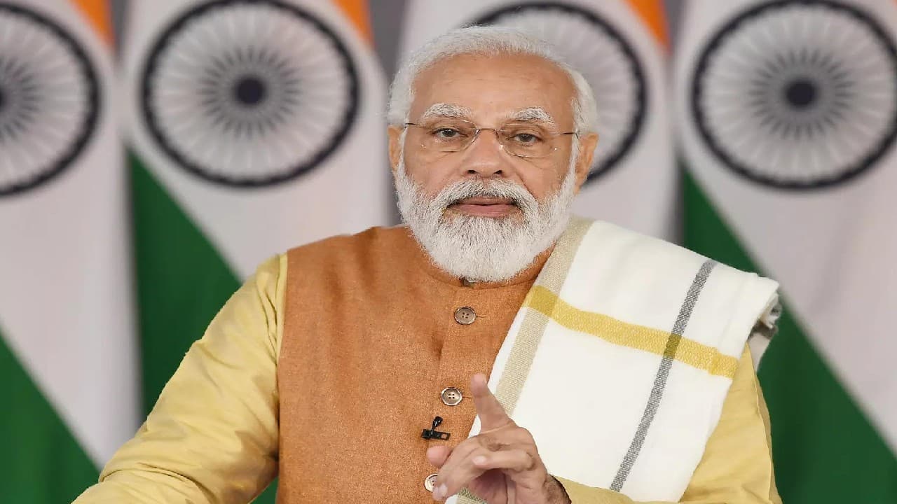 पीएम मोदी के कार्यक्रम को लेकर हुई अधिकारियों से बड़ी चूक, मृत विधायक को भेजा निमंत्रण