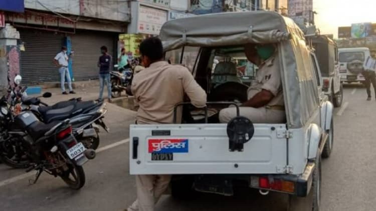 जामताड़ा : उत्पाद विभाग ने सिंगारपुर में की छापेमारी, 20 लीटर महुआ व जावा के साथ तस्कर गिरफ्तार