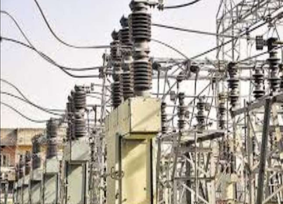 UP News: बिजली कर्मियों का अनिश्चितकालीन कार्य बहिष्कार शुरू, प्रबंधन पर मनमानी के लगाये आरोप