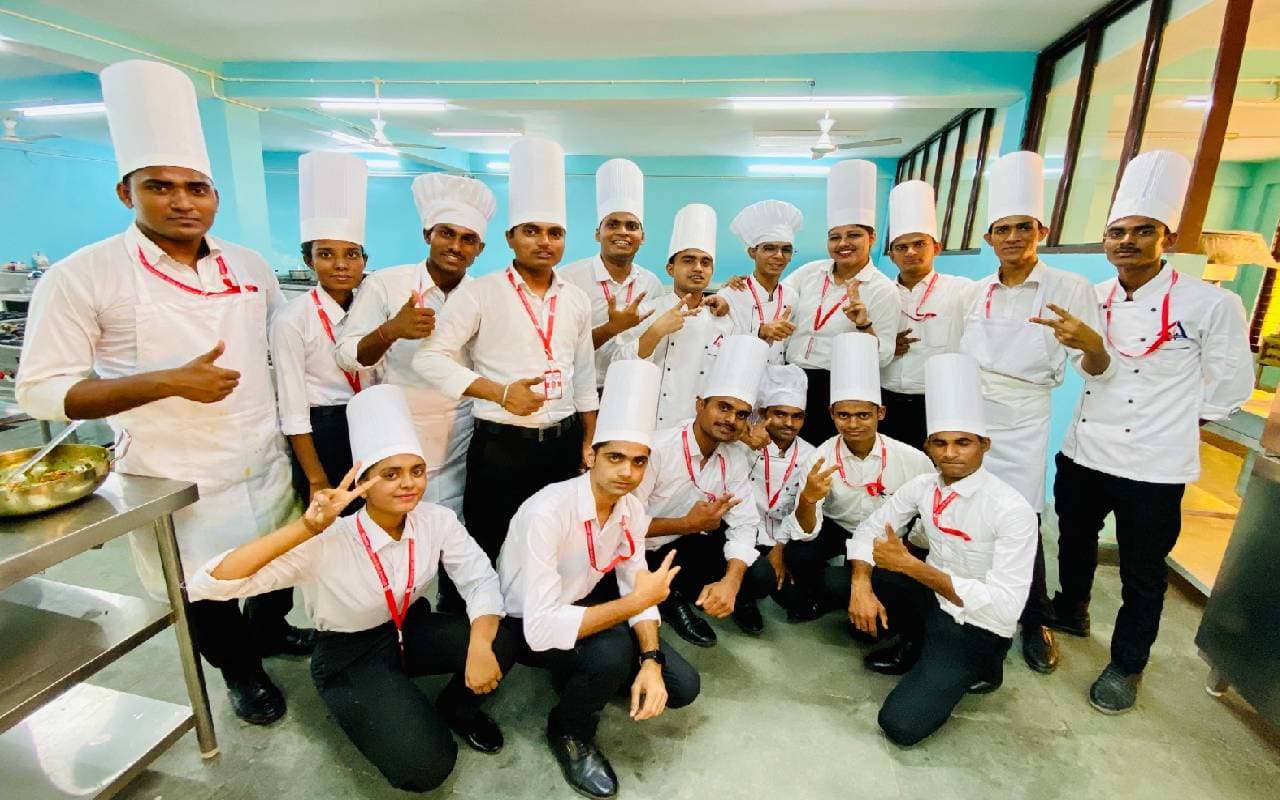 Happy Pongal 2023: कैसे हुई पोंगल पर्व की शुरुआत, जानें इस पर्व का इतिहास, भेजें अपनों को पोंगल की शुभकामनाएं