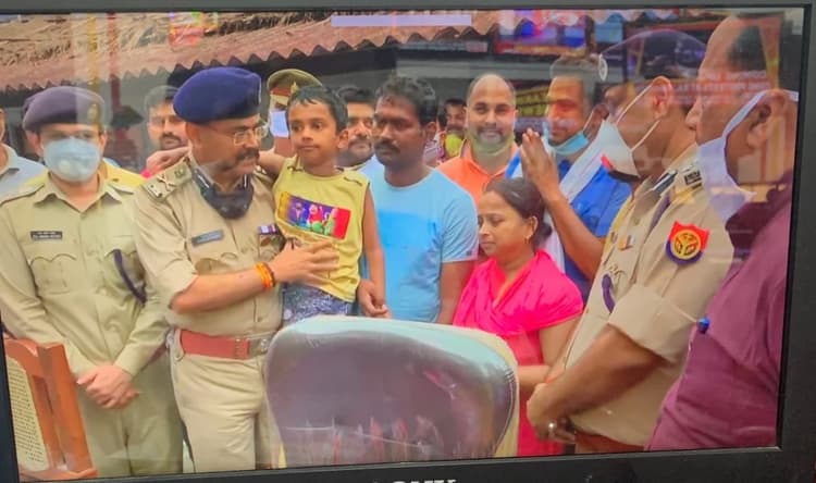 यूपी पुलिस ने 17 घंटे में बरामद किया किडनैप बच्चा, चार करोड़ की मांगी थी फिरौती, महिला सहित चार आरोपी गिरफ्तार