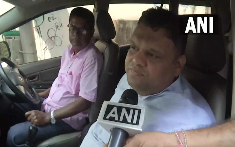 पश्चिम बंगाल: हुगली में NCPCR अध्यक्ष को दिखाये काले झंडे, नाबालिग लड़की के परिजन से पहुंचे थे मिलने