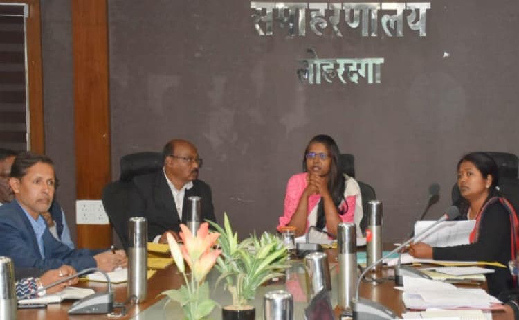 तंबाकू खाकर सार्वजनिक जगहों पर थूकने वाले जायेंगे 6 महीने के लिए जेल, लोहरदगा डीसी का आदेश