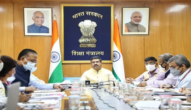 विश्वविद्यालयों में 6000 रिक्त पदों को अक्टूबर तक भरने के लिए मिशन मोड पर काम करें कुलपति : शिक्षा मंत्री