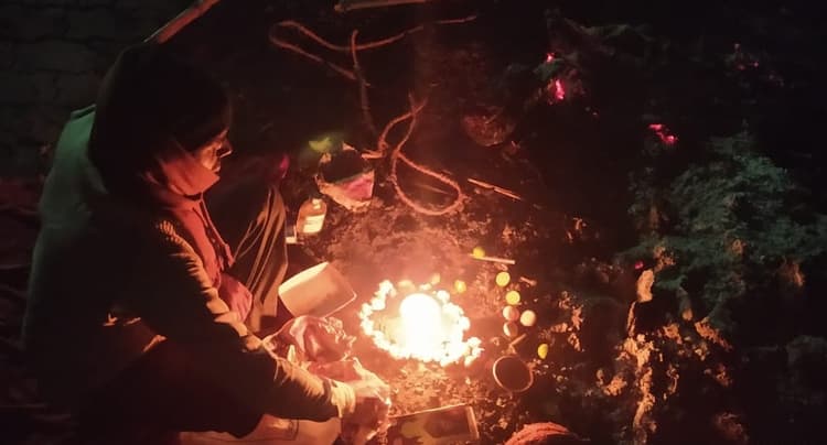 Prayagraj News: अमावस्या की काली रात में तांत्रिक ने की श्मशान घाट पर साधना, फिर हुई दैवीय शक्ति की प्राप्ति?