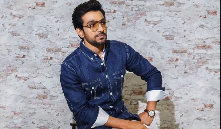 महात्मा गांधी का किरदार निभायेंगे प्रतीक, इस चर्चित इतिहासकार की किताबों पर बनेगी सीरीज