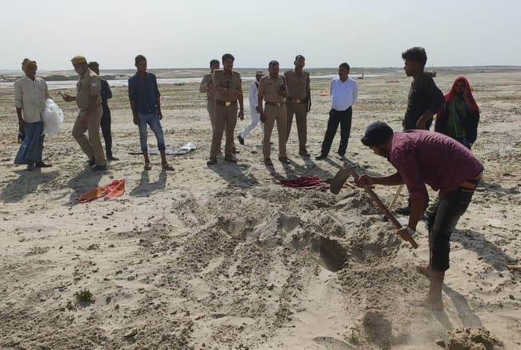 Prayagraj News: मां थी कैसे मान लेती, कब्र से निकलवाया बेटी का शव, पोस्टमार्टम में चौंकाने वाला खुलासा