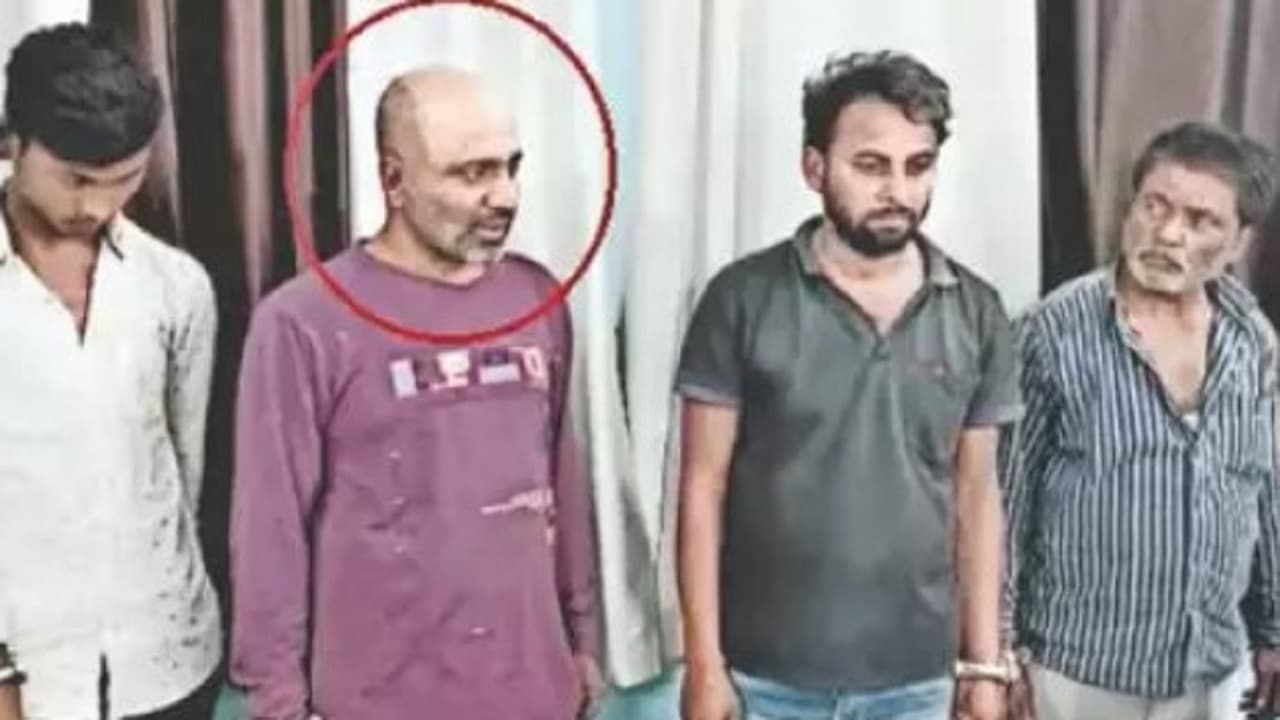 IIT इंजीनियर ने दुबई की नौकरी छोड़ गर्लफ्रेंड के लिए अपराध की दुनिया में रखा कदम, पुलिस ने किया गिरफ्तार