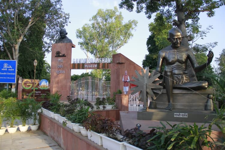 विदेशी मेहमानों के स्वागत के लिए दिल्ली तैयार, राजघाट में दिखी मनमोहक सजावट, देखें तस्वीरें