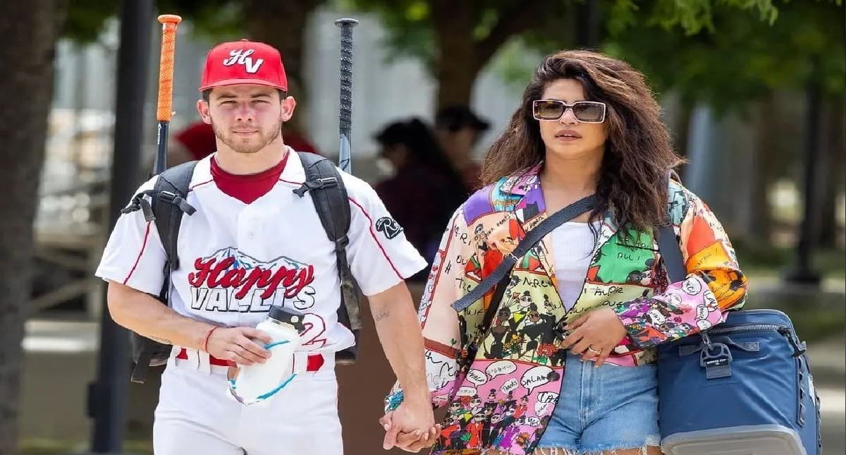 भारत दौरे के बाद लॉस एंजिल्स रवाना हुई प्रियंका चोपड़ा, भंसाली-विशाल भारद्वाज संग मिलने की खबरों को नकारा