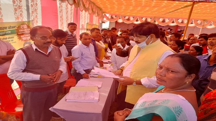 आपके अधिकार, आपकी सरकार आपके द्वार: शिकायतों के ऑन स्पॉट समाधान से आवेदकों के खिले चेहरे