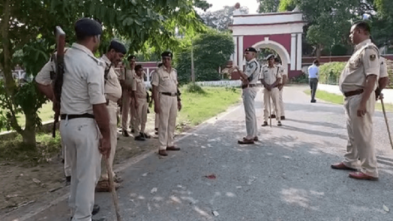 पटना कॉलेज में स्थापना दिवस पर जमकर हुई पत्थरबाजी, पूरा परिसर छाबनी में तब्दील