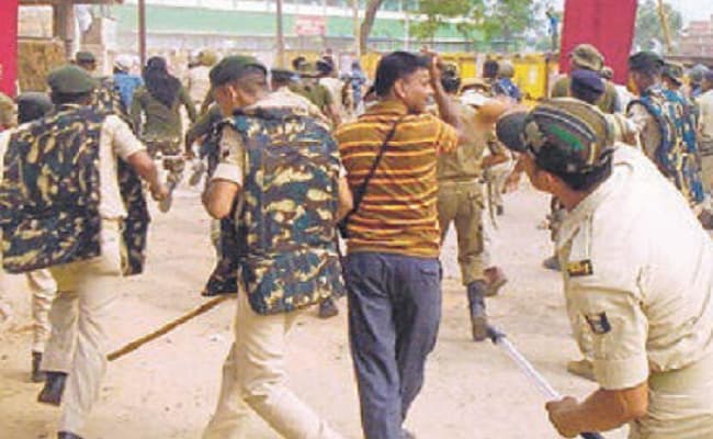 लखनऊ में अंबेडकर की मूर्ति हटाने को लेकर हंगामा, पुलिस टीम पर पथराव, 10 से ज्यादा घायल