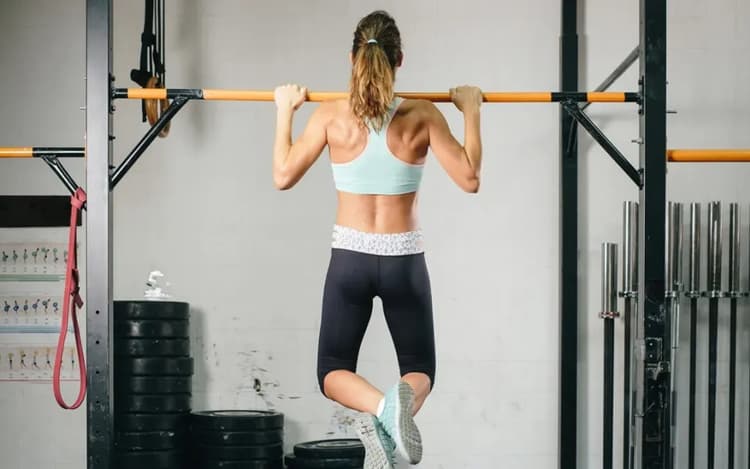 चोट से बचने के लिए सही तरीके से पुल अप्स करना सीखें, यहां बताये गये स्टेप्स को फॉलो करें