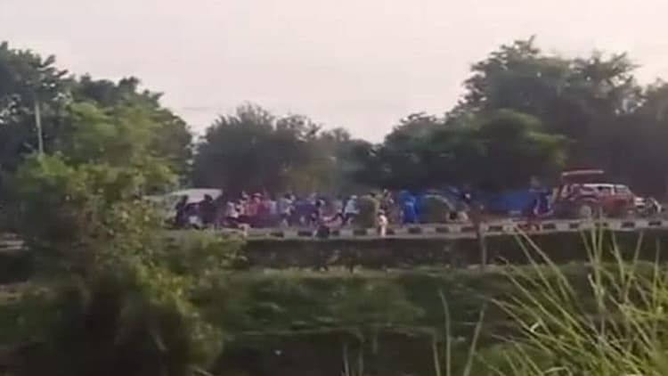 Punjab News: निहंग सिखों और राधा स्वामी सत्संग ब्यास के अनुयायियों के बीच झड़प, पुलिसकर्मी समेत 10 घायल