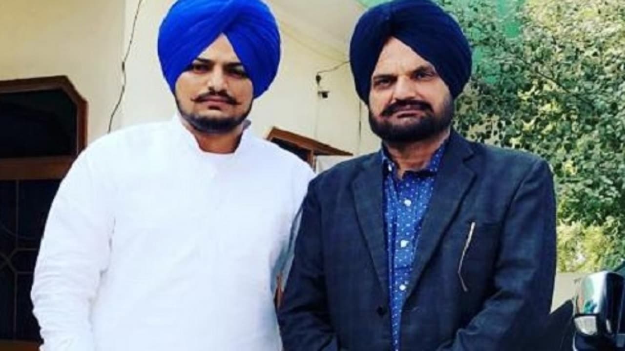 Sidhu Moose Wala: सिद्धू मूसेवाला के पिता बलकौर सिंह नहीं लड़ेंगे कोई चुनाव, बोले- अफवाहों पर न दें ध्यान