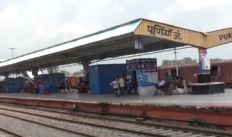 श्रमिक स्पेशल ट्रेन : प्रवासियों की घर वापसी जारी, कर्मनाशा और बंगलौर से पूर्णिया पहुंचे 1593 प्रवासी