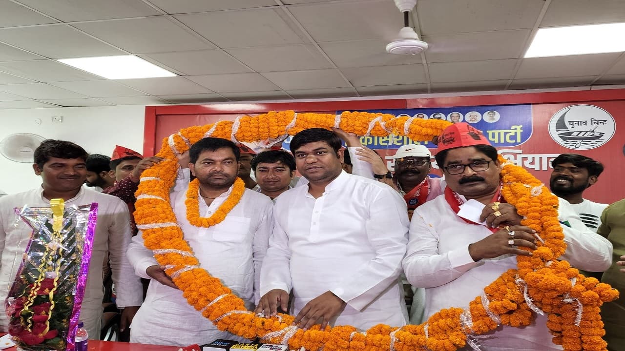 राजद के मिथिलेश विजय ने ली वीआईपी की सदस्यता, सहनी ने कहा दो नावों पर नहीं अपनी नाव लेकर चल रही पार्टी राजद के मिथिलेश विजय ने ली वीआईपी की सदस्यता, सहनी ने कहा दो नावों पर नहीं अपनी नाव लेकर चल रही पार्टी