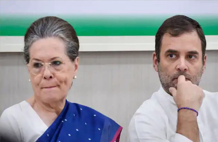 सोनिया गांधी पर गिरा एक और 'लेटर बम' - पूर्व कांग्रेसियों ने कहा, 'परिवार मोह से ऊपर उठकर करें काम नहीं तो'...