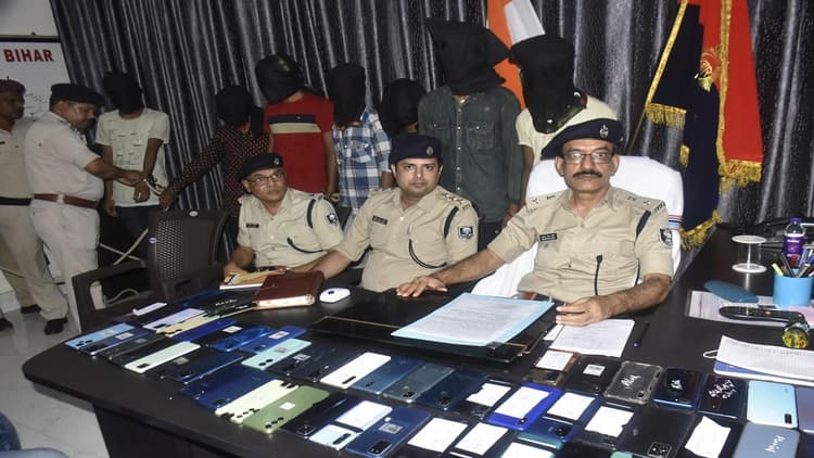पटना: ट्रेन में मोबाइल चोरी के लिए पगार पर रखे जाते हैं बेरोजगार, बांग्लादेश तक होती है सप्लाई, 9 गिरफ्तार