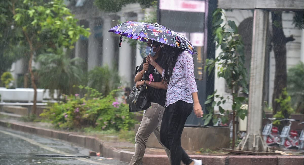 Bihar Weather: बिहार में बारिश को लेकर बड़ी जानकारी, पाकिस्तान से आ रही हवाओं से बदलेगा मौसम का मिजाज...