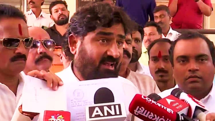 राज ठाकरे की पार्टी MNS कार्यालय के बाहर लाउडस्पीकर पर बजाया ‘हनुमान चालीसा’, पुलिस ने लिया ये ऐक्शन
