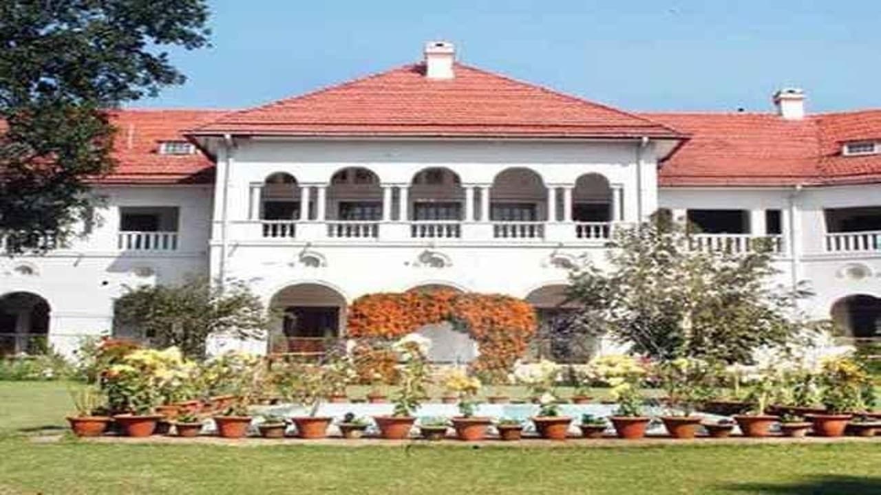 राजभवन से दिव्यांग लुगनी व उसके बेटे को दिवाली गिफ्ट, तत्कालीन राज्यपाल द्रौपदी मुर्मू ने लिया था गोद