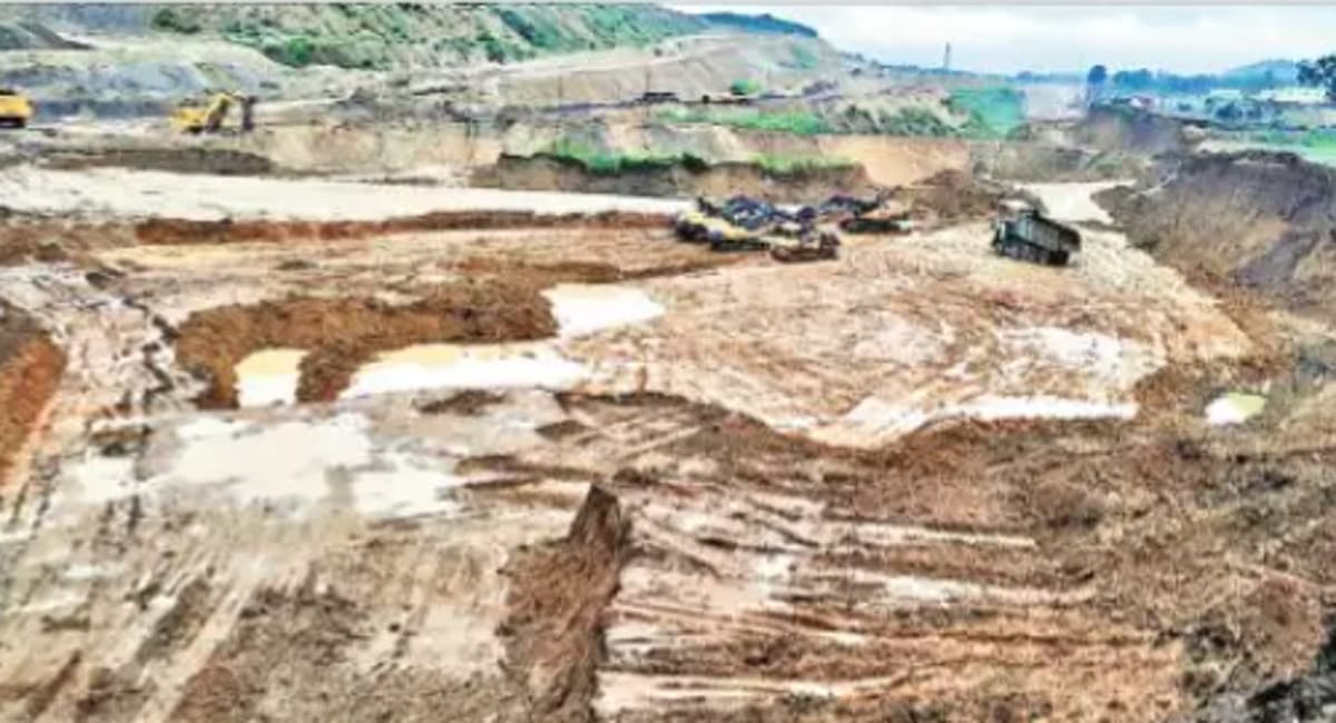 लगातार बारिश से राजमहल कोल परियोजना के खदान में घुसा पानी, मिट्टी की कटाई बंद, कोयला उत्पादन बाधित