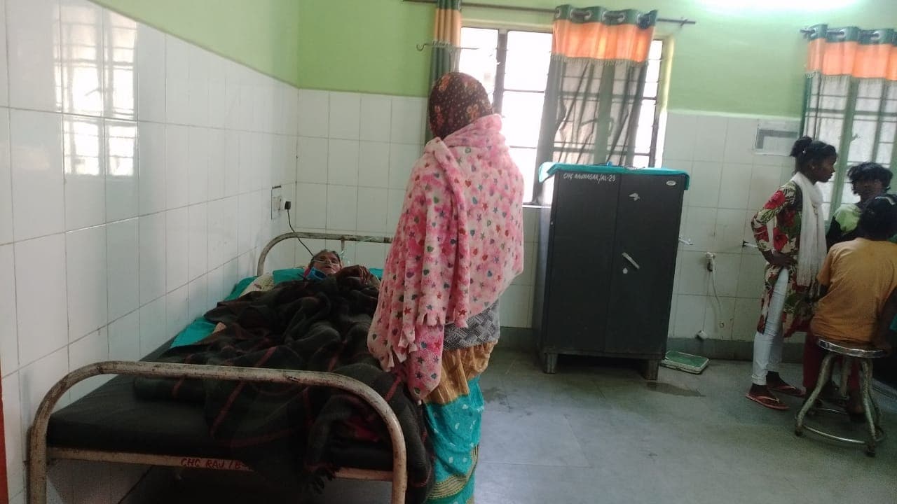 Jharkhand news: सरायकेला के राजनगर में डायरिया से एक की मौत, 30 लोग बीमार, गांव में कैंप कर रही मेडिकल टीम