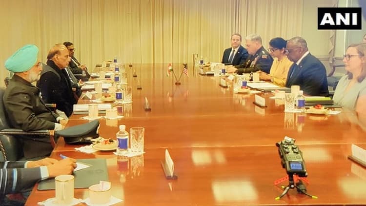 Pentagon में रक्षा मंत्री राजनाथ सिंह का जोरदार स्वागत, अमेरिकी सैनिकों ने बजाई 'जन गण मन' की धुन