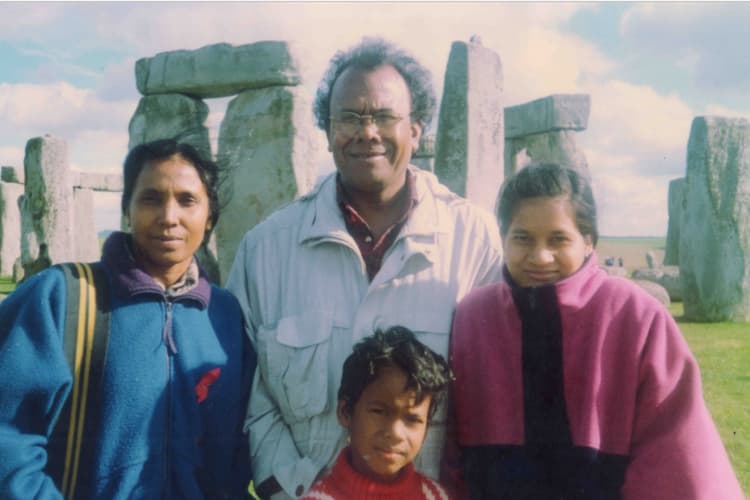 डॉ रामदयाल मुंडा जयंती: अपने पिता की विरासत को कैसे आगे बढ़ा रहे हैं गुंजल इकिर मुंडा?