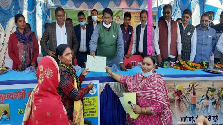 आपके अधिकार, आपकी सरकार आपके द्वार: रामेश्वर उरांव बोले, 13 लाख लोगों को मिलेगा यूनिवर्सल पेंशन योजना का लाभ