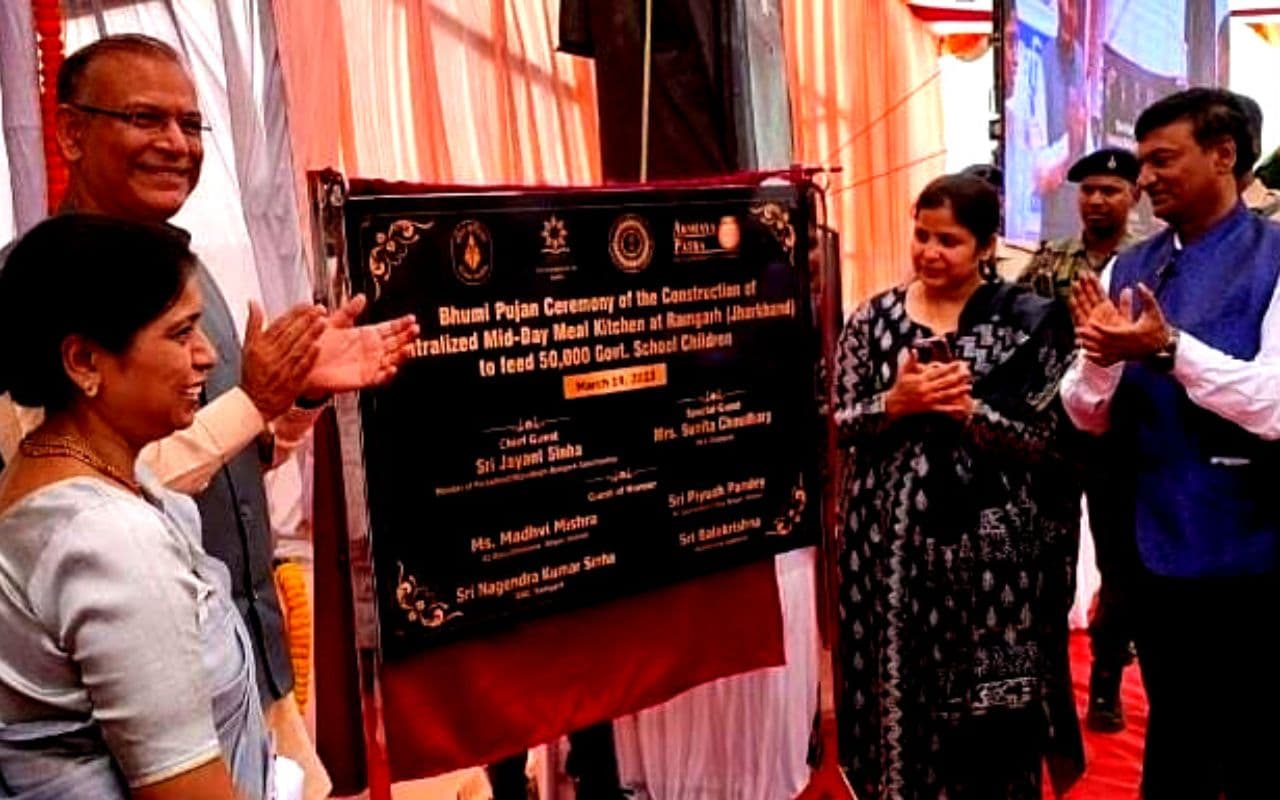 झारखंड के इस जिले में एक साथ 50,000 बच्चों को मिलेगा ताजा-गर्म भोजन, सेंट्रलाइज्ड किचन के लिए हुआ भूमिपूजन