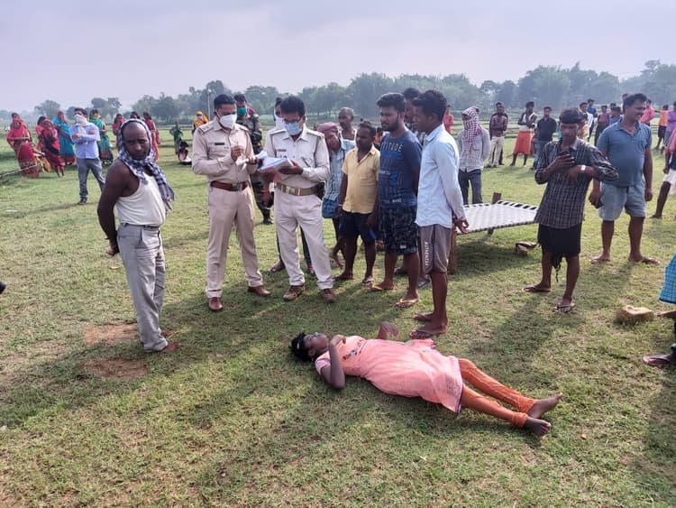 रात में खाना खाकर सोयी दुलमी की युवती का सुबह कुआं में मिला शव