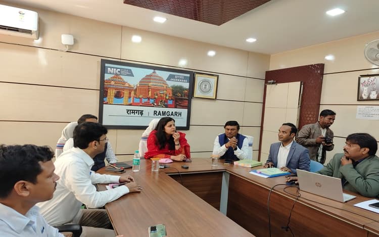 रामगढ़ विधानसभा उपचुनाव: 7 नॉमिनेशन फॉर्म बिके, इस वजह से अफसर नहीं बता रहे नामांकन पत्र खरीदने वालों के नाम