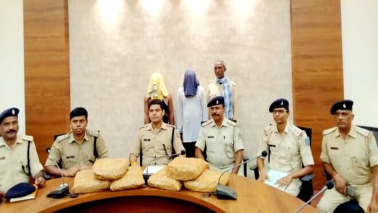 Jharkhand Crime News: रामगढ़ के कुजू क्षेत्र से करीब डेढ़ करोड़ का गांजा बरामद, दो आरोपी गिरफ्तार