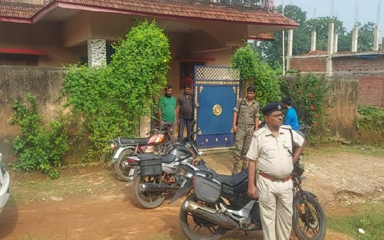 Jharkhand Crime News: झारखंड के रामगढ़ में थम नहीं रहा अपराध, घर में बंधक बनाकर दो घरों में डकैती