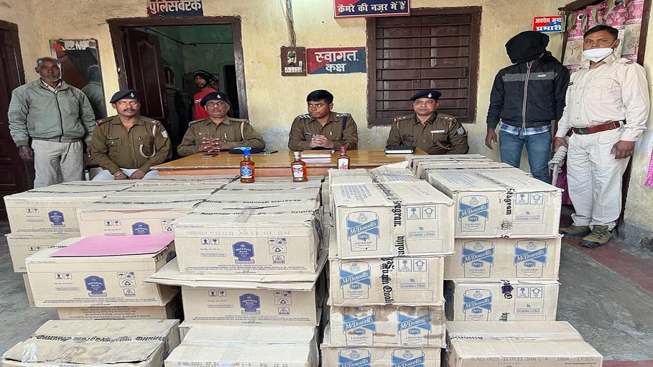 झारखंड से बिहार भेजी जा रही विदेशी शराब की बड़ी खेप जब्त, पिकअप वैन के ड्राइवर को पुलिस ने भेजा जेल