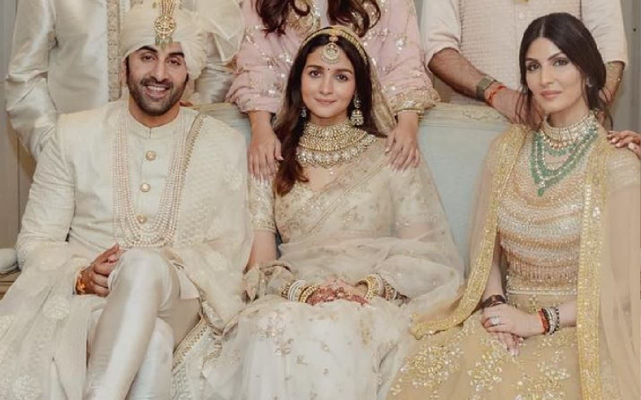 Alia Bhatt Baby: बुआ रिद्धिमा कपूर ने रणबीर और आलिया को खास अंदाज में दी बधाई, बोलीं-सबसे प्यारी बच्ची...