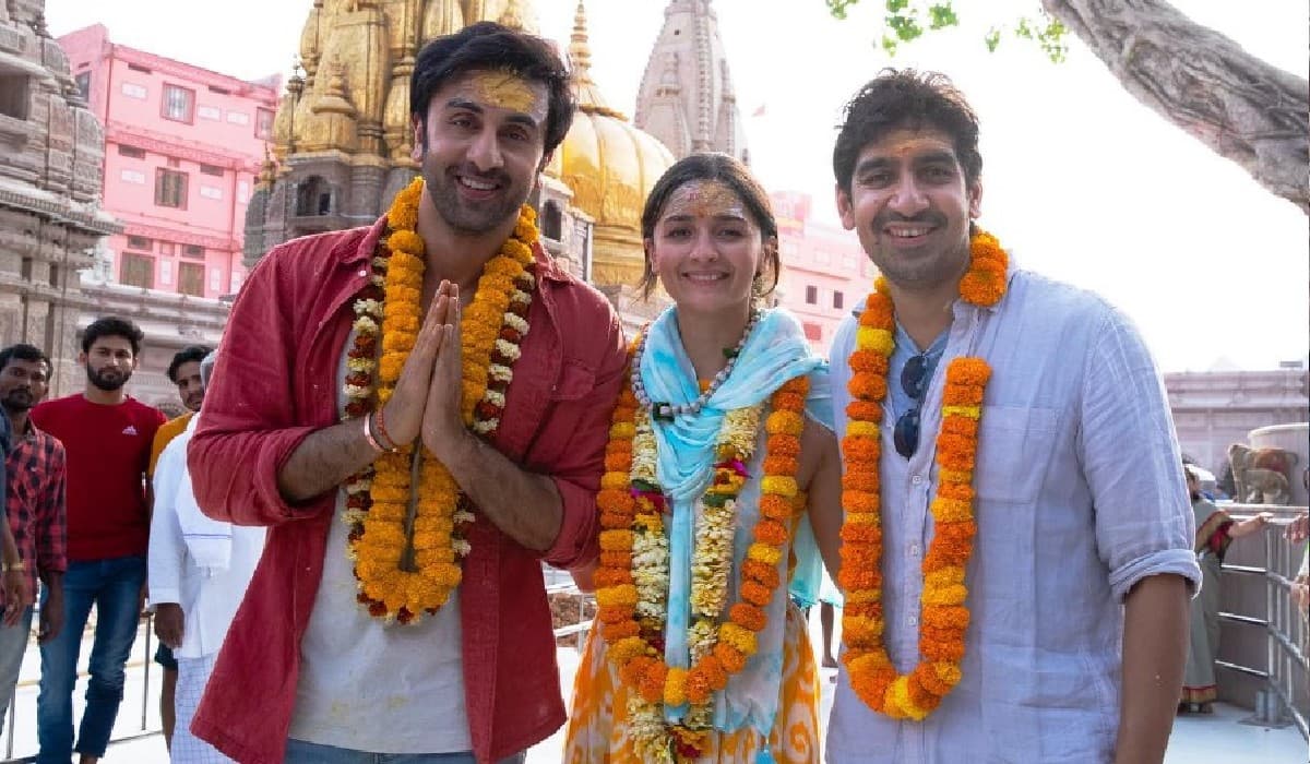रणबीर कपूर ने बताया आलिया भट्ट संग शादी के बाद कैसी है लाइफ, जल्द लंदन रवाना होंगी एक्ट्रेस रणबीर कपूर ने बताया आलिया भट्ट संग शादी के बाद कैसी है लाइफ, जल्द लंदन रवाना होंगी एक्ट्रेस