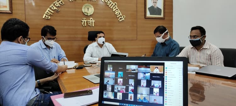 Coronavirus In Jharkhand : कोरोना की चेन तोड़ने को लेकर पंचायती राज संस्थाओं के प्रधानों से उपायुक्त ने किया संवाद, कोरोना टेस्ट एवं टीकाकरण को लेकर की ये अपील