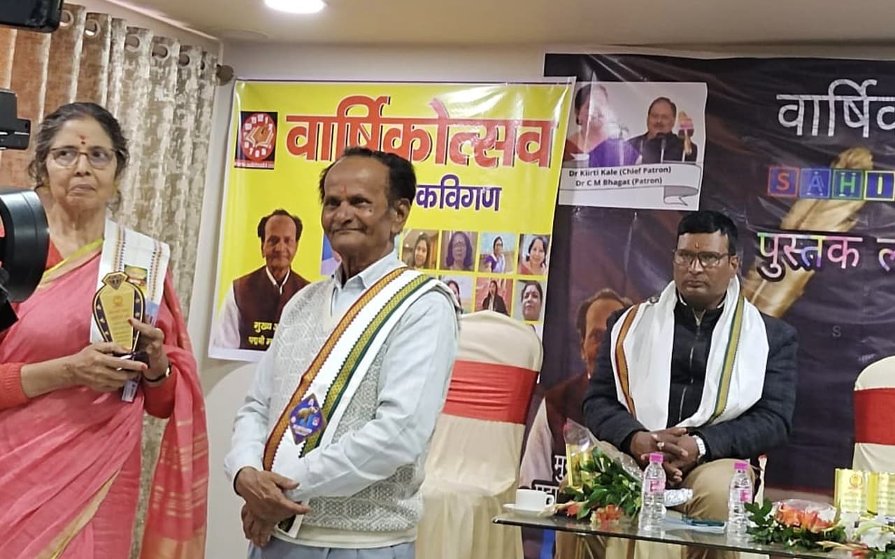 साहित्य 24 मंच ने रांची में किया ‘झारखंड दर्शन’ का लोकार्पण, बही कविता और गजल की गंगा