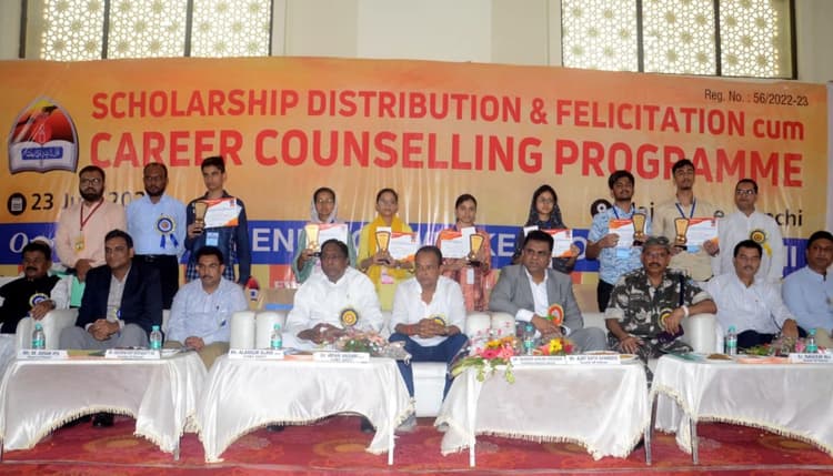 आने वाले दौर में मुकाबला सोचने वाली मशीनों से, इसलिए रटना छोड़ें, प्रतिभा सम्मान समारोह में बोले सिद्दीकी