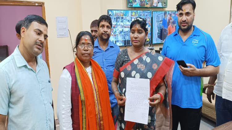 PM Modi Deoghar Visit: देवघर आयी रांची की मेयर ने बाबा मंदिर थाना प्रभारी पर बदसलूकी का लगाया आरोप