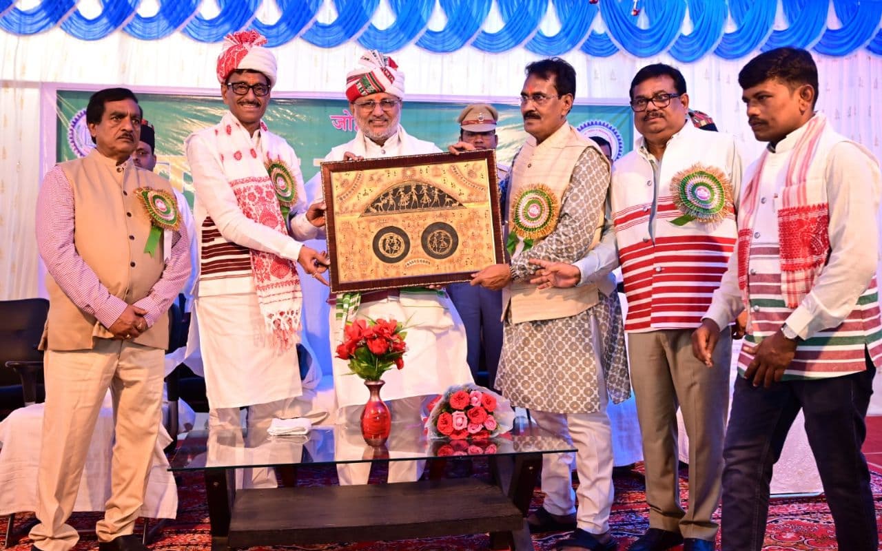 झारखंड में करमा पूजा : रांची विश्वविद्यालय में राज्यपाल सीपी राधाकृष्णन ने की पूजा अर्चना