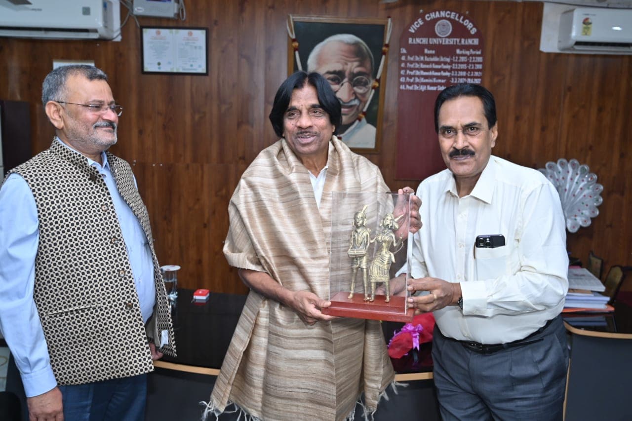 रांची विवि के छात्रों ने सड़क पर गुजारी रात, जानें क्या है पूरा मामला