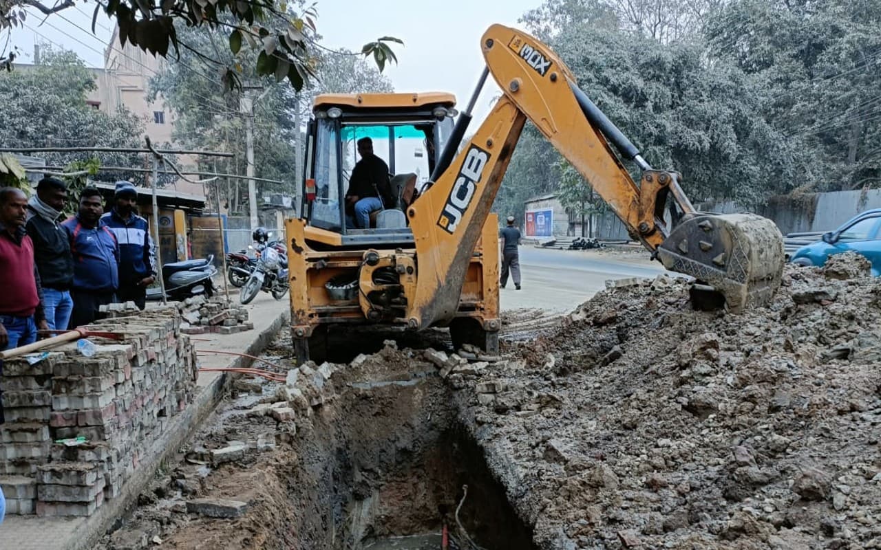 रांची में दो लाख लोगों को नहीं मिलेगा पानी, क्षतिग्रस्त पाइपलाइन की मरम्मत का काम शुरू